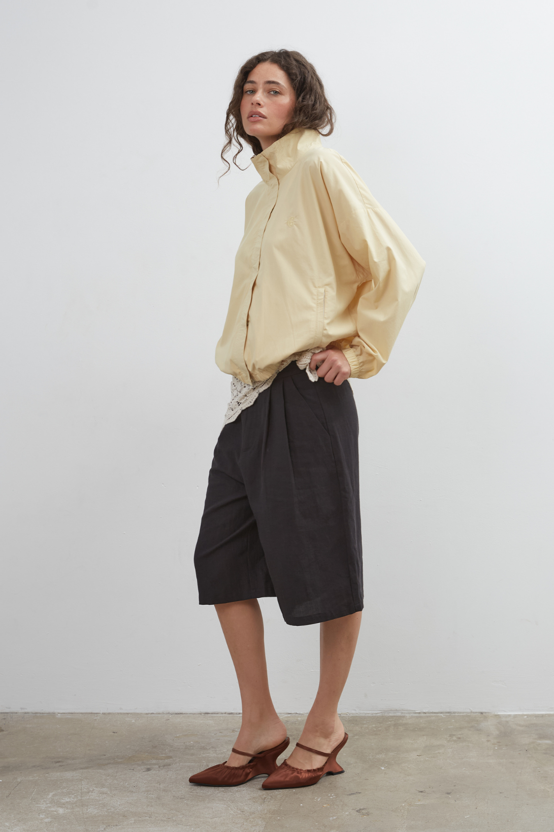 Commonplace - Longline Short - Black