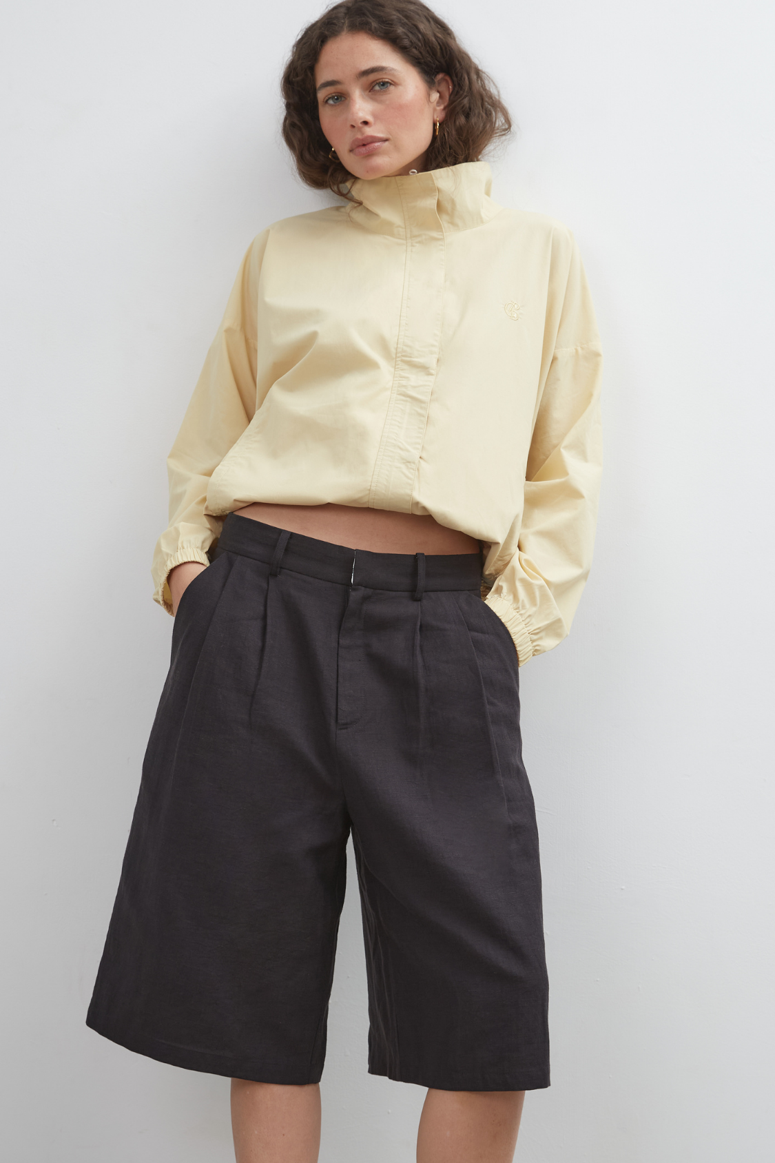 Commonplace - Longline Short - Black