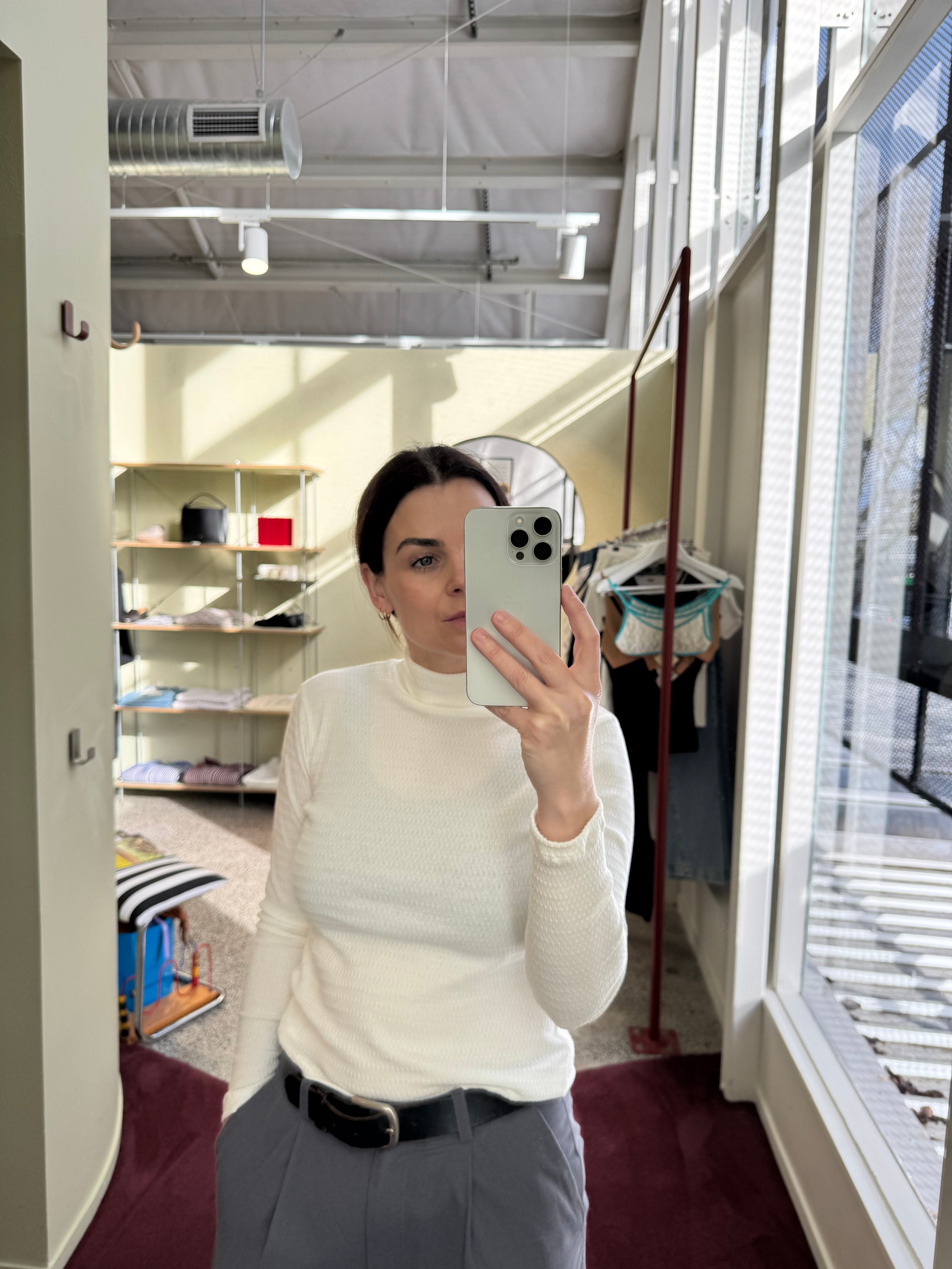 Annie - Suki High Neck - White