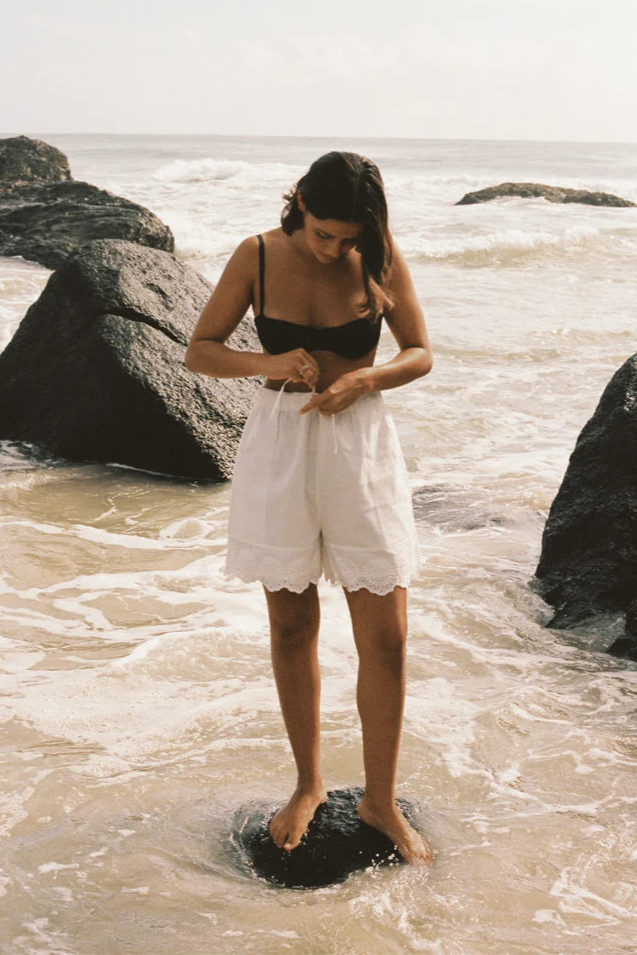 Commonplace - Alba Short - White