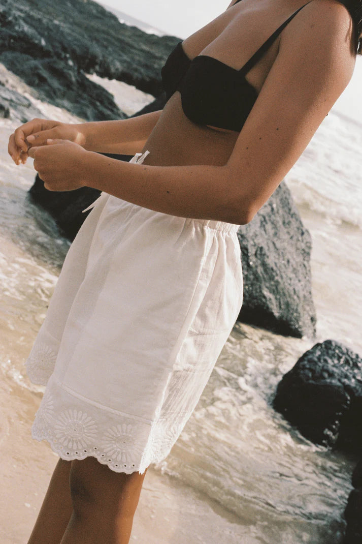 Commonplace - Alba Short - White