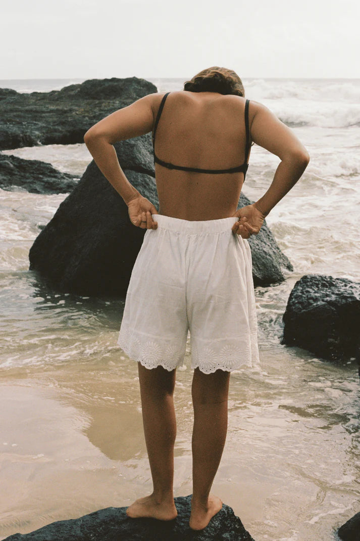 Commonplace - Alba Short - White
