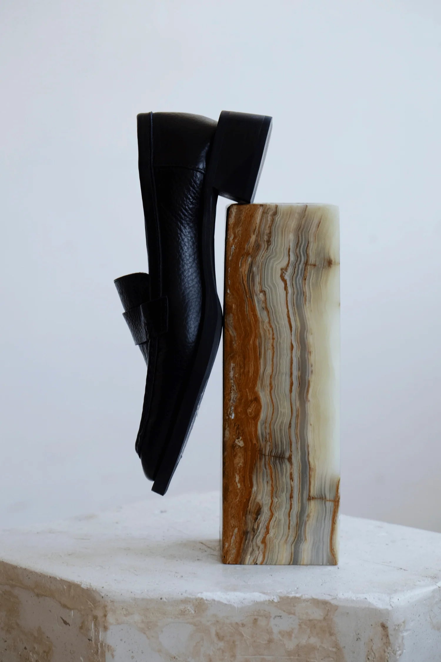 Commonplace Essentials - Chelsea Loafer - Black