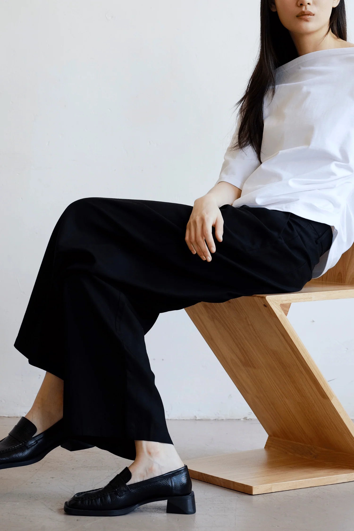 Commonplace Essentials - Chelsea Loafer - Black