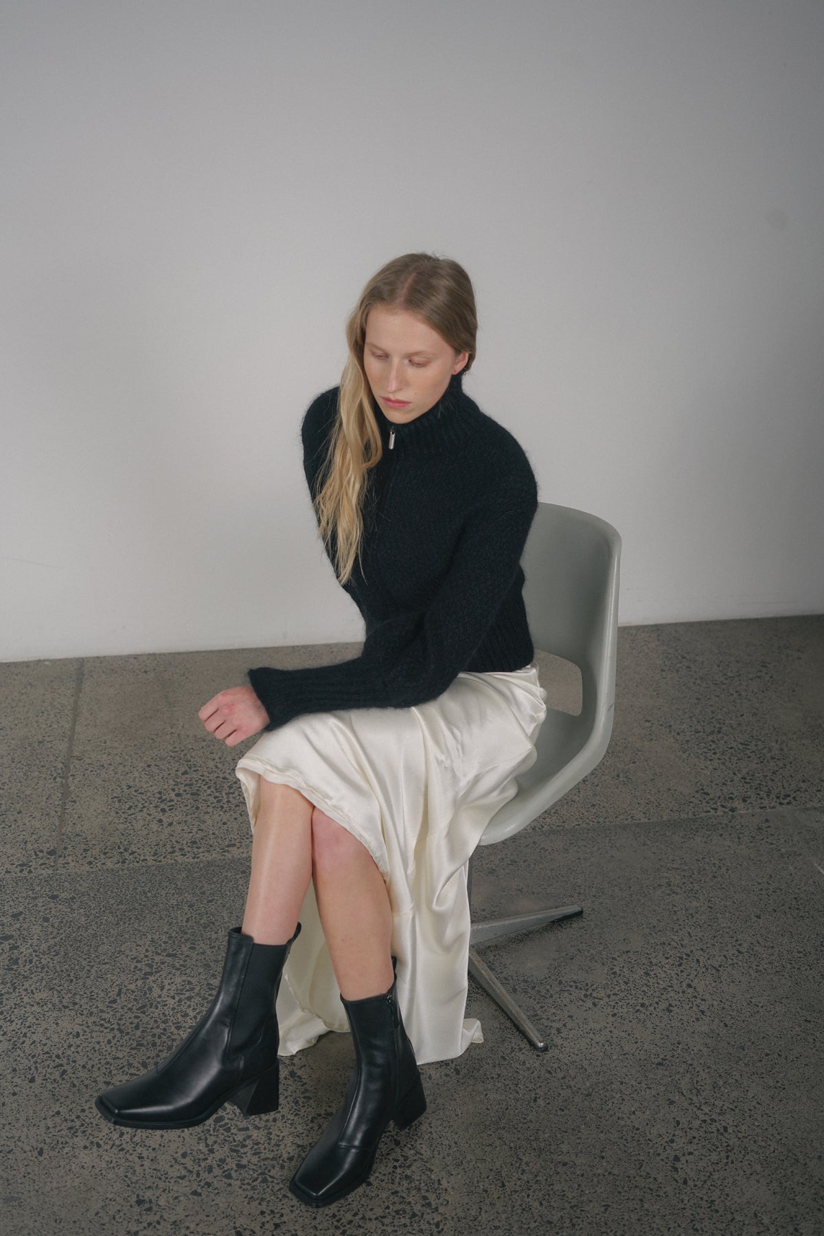 Bronwyn - Magda - Black