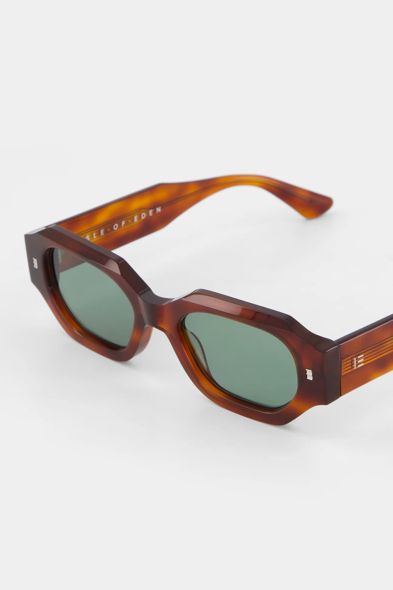 Isle of Eden - Blake - Honey Tort