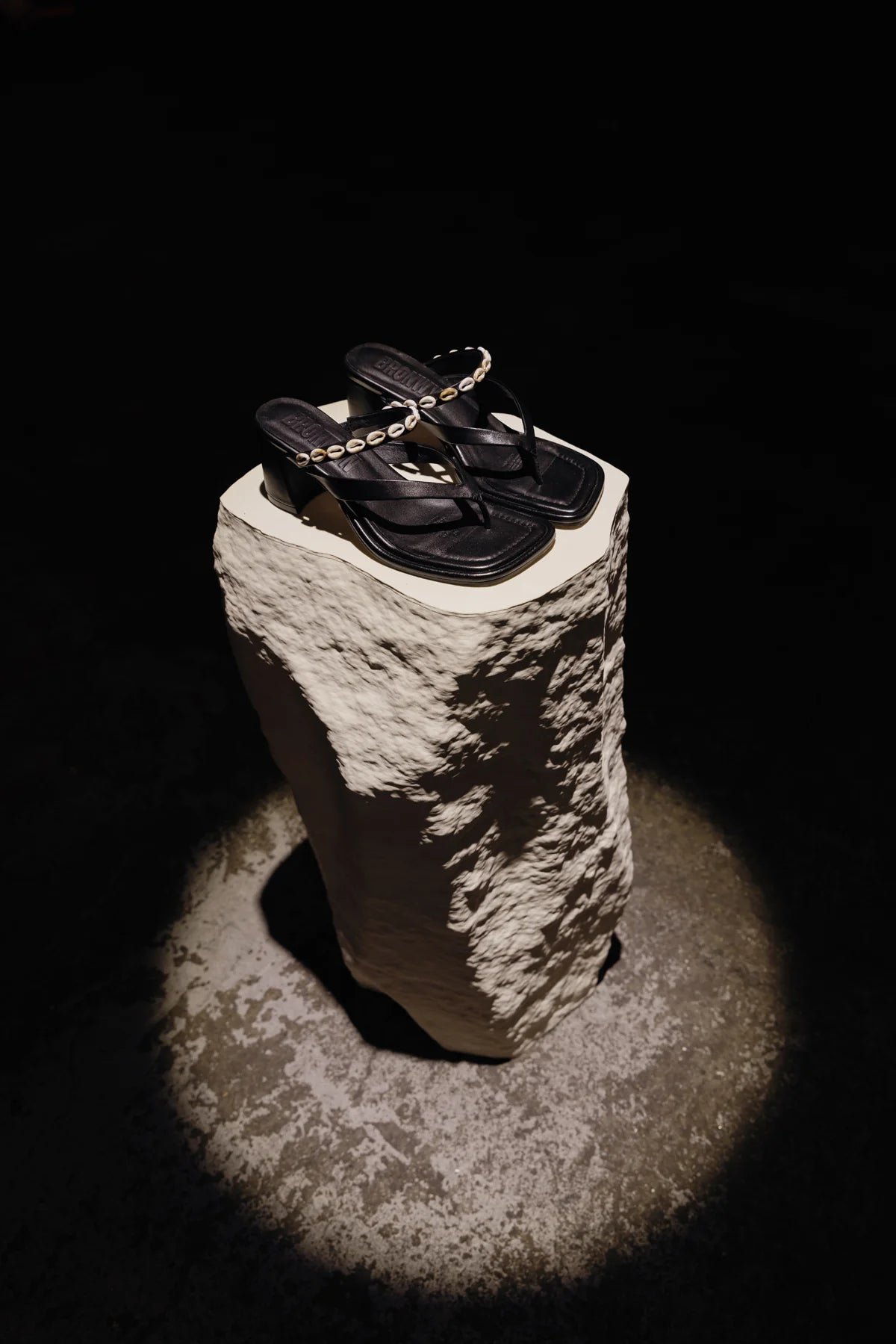 Bronwyn - Leilani - Black