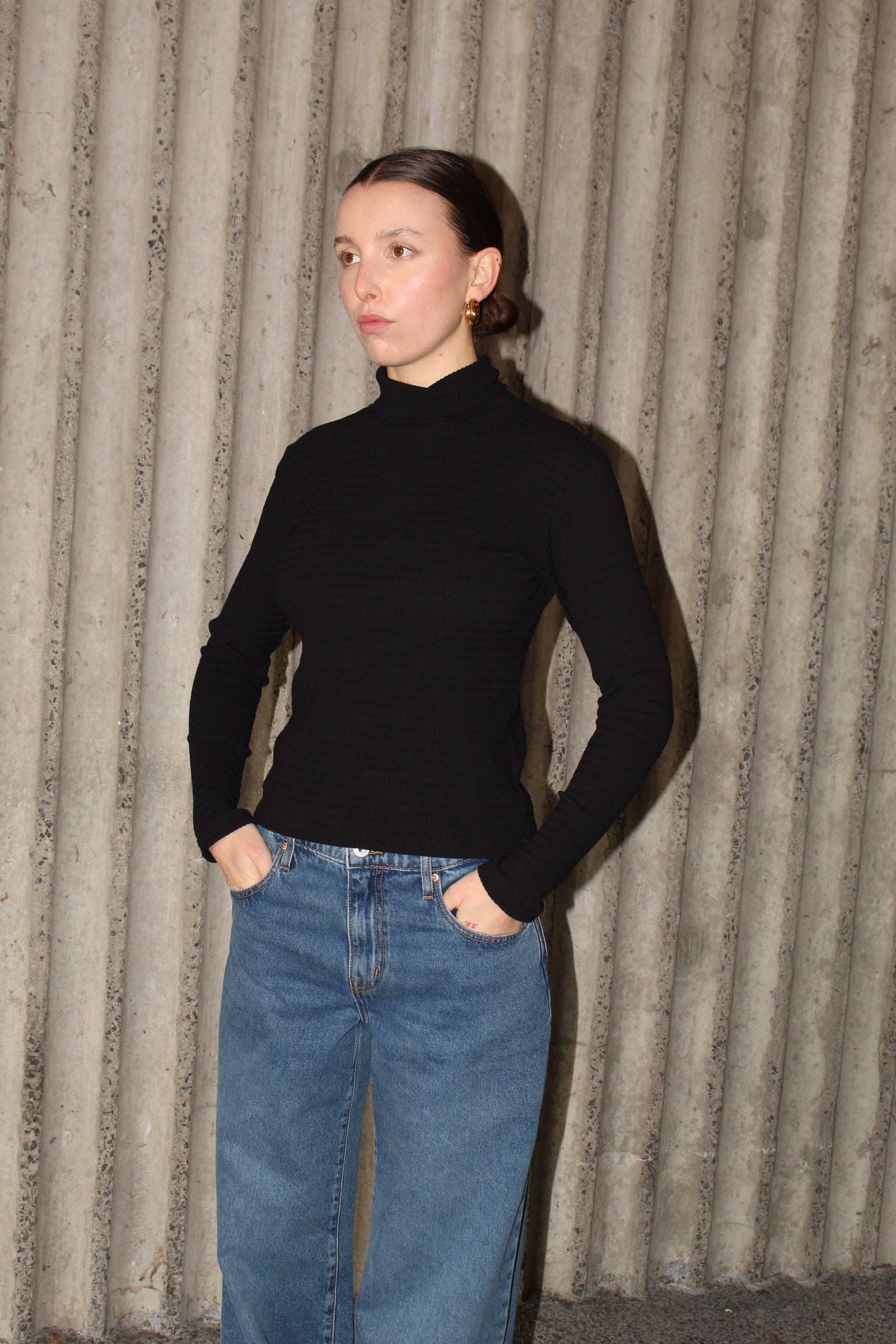 Annie - Suki High Neck - Black