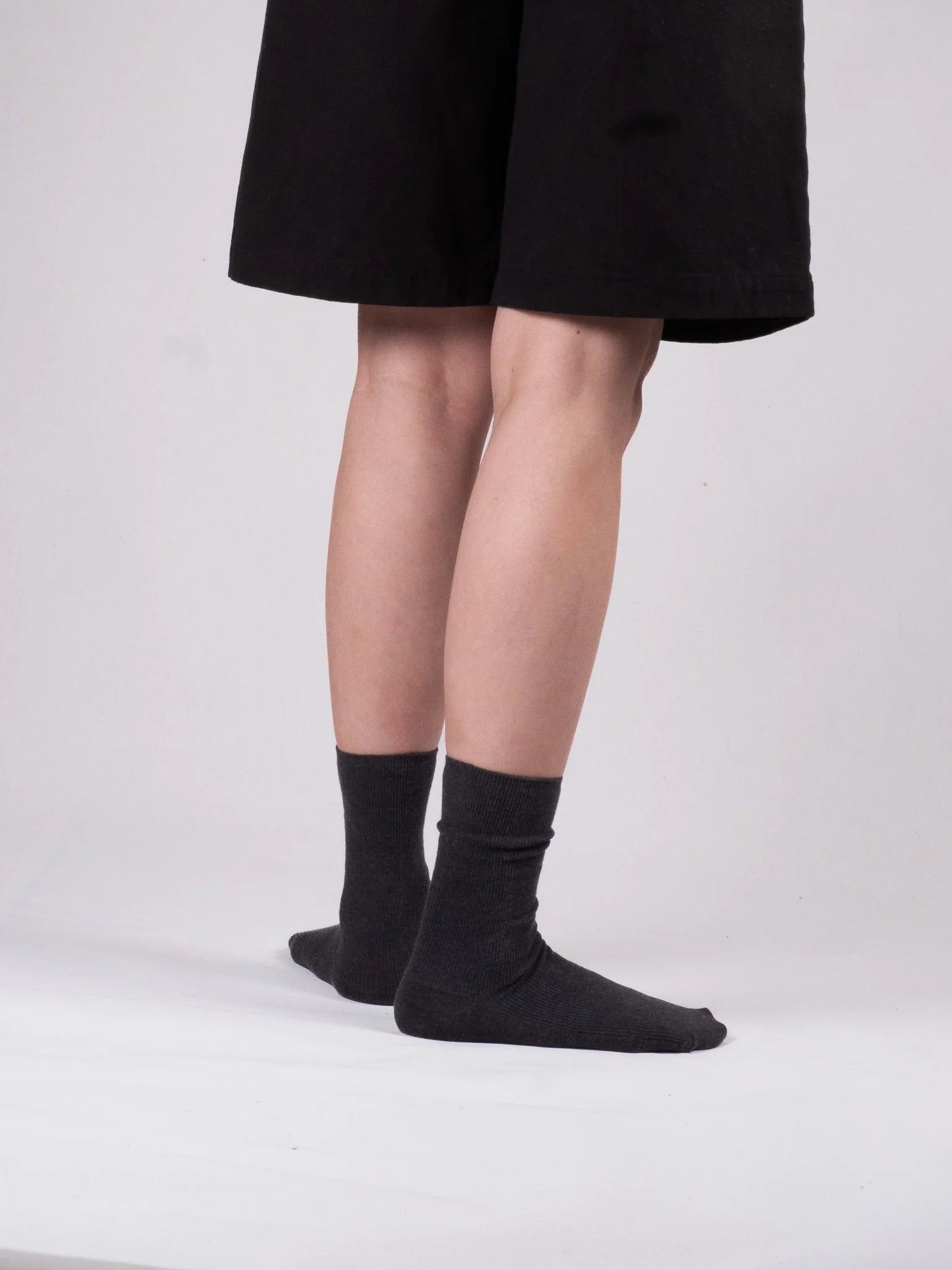 Common Garden - Fine Ribbed Cotton Socks - Charcoal