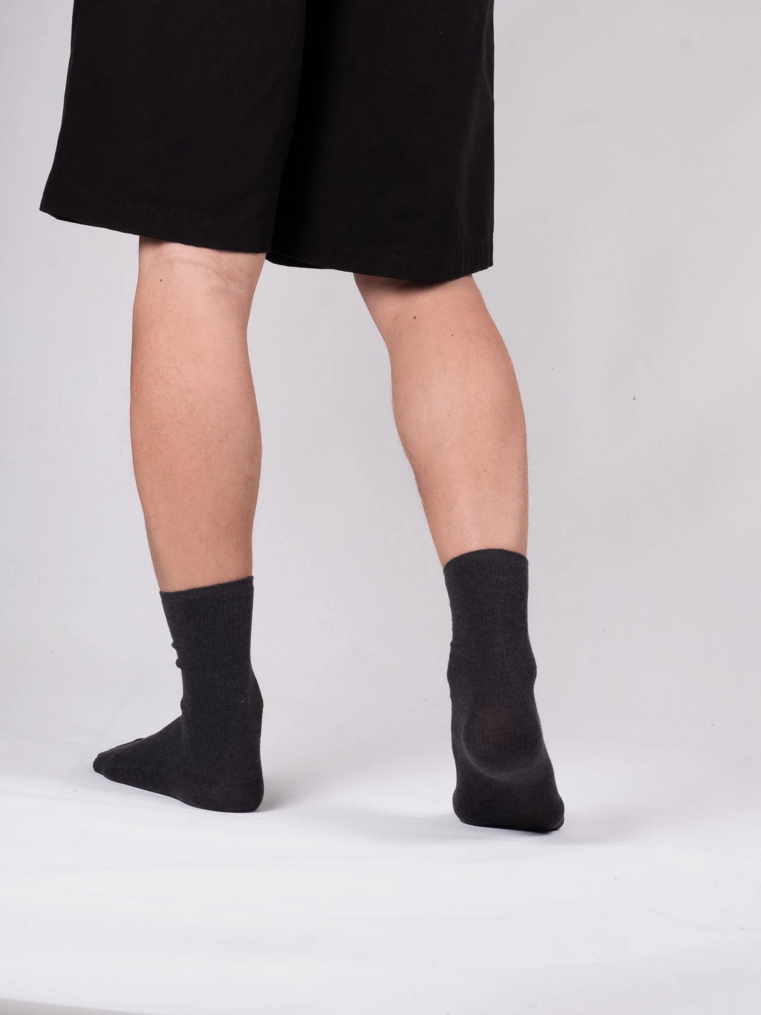 Common Garden - Fine Ribbed Cotton Socks - Charcoal