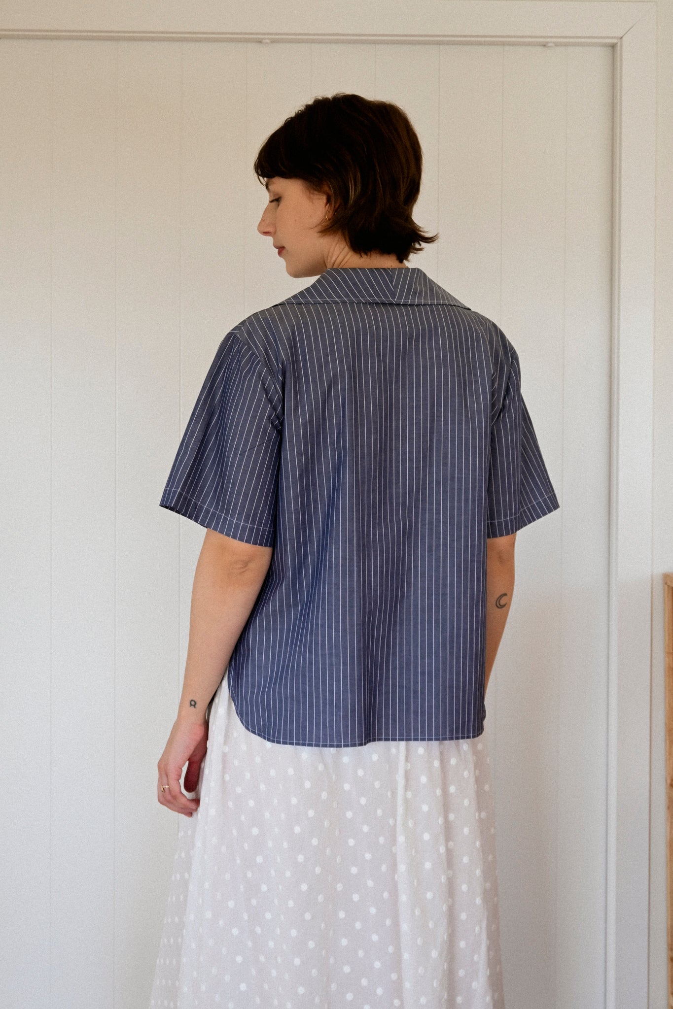 ANNIE - Fold Blouse - Chambray Pinstripe