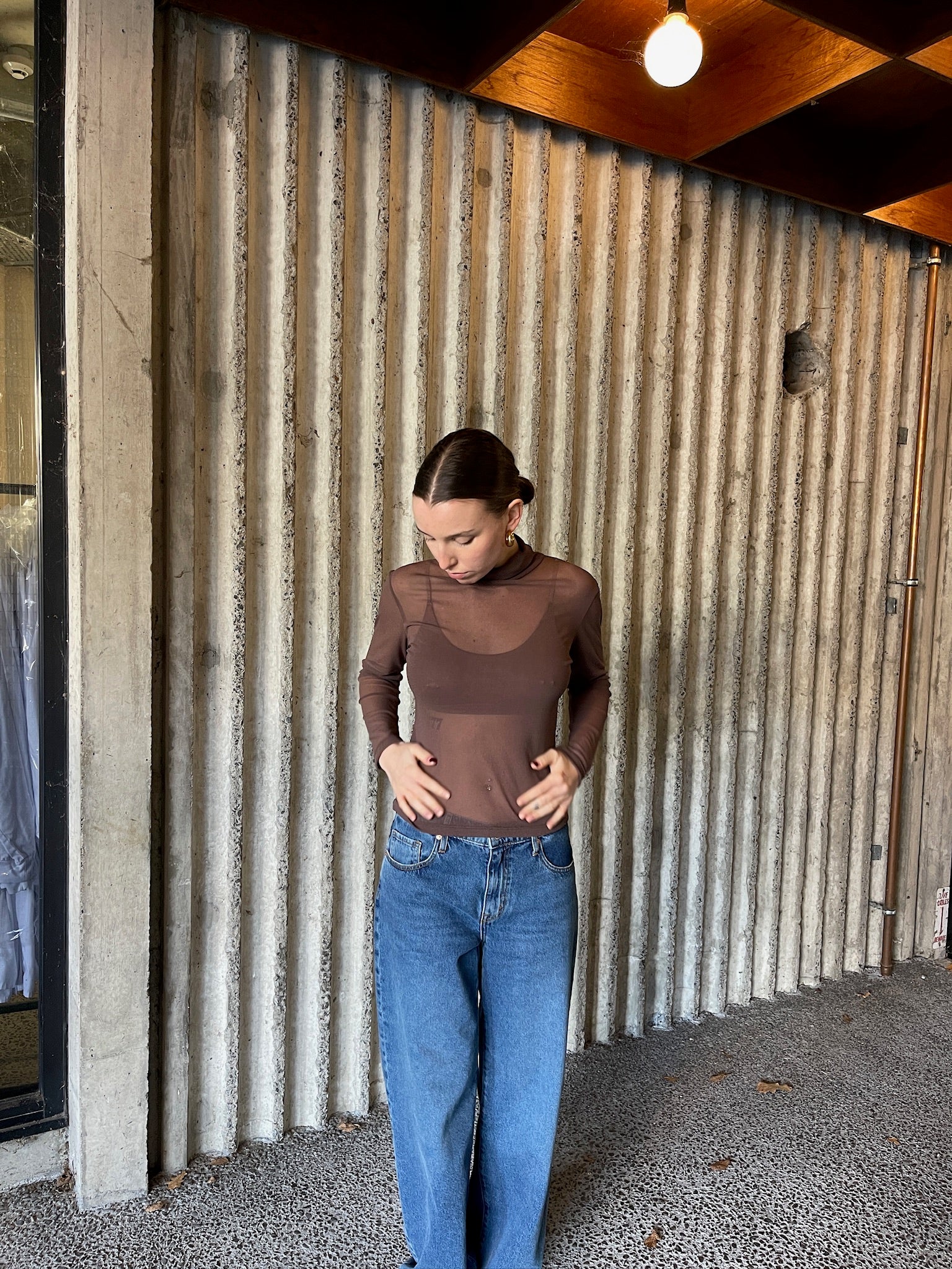 Annie - Suki Mesh High Neck - Walnut