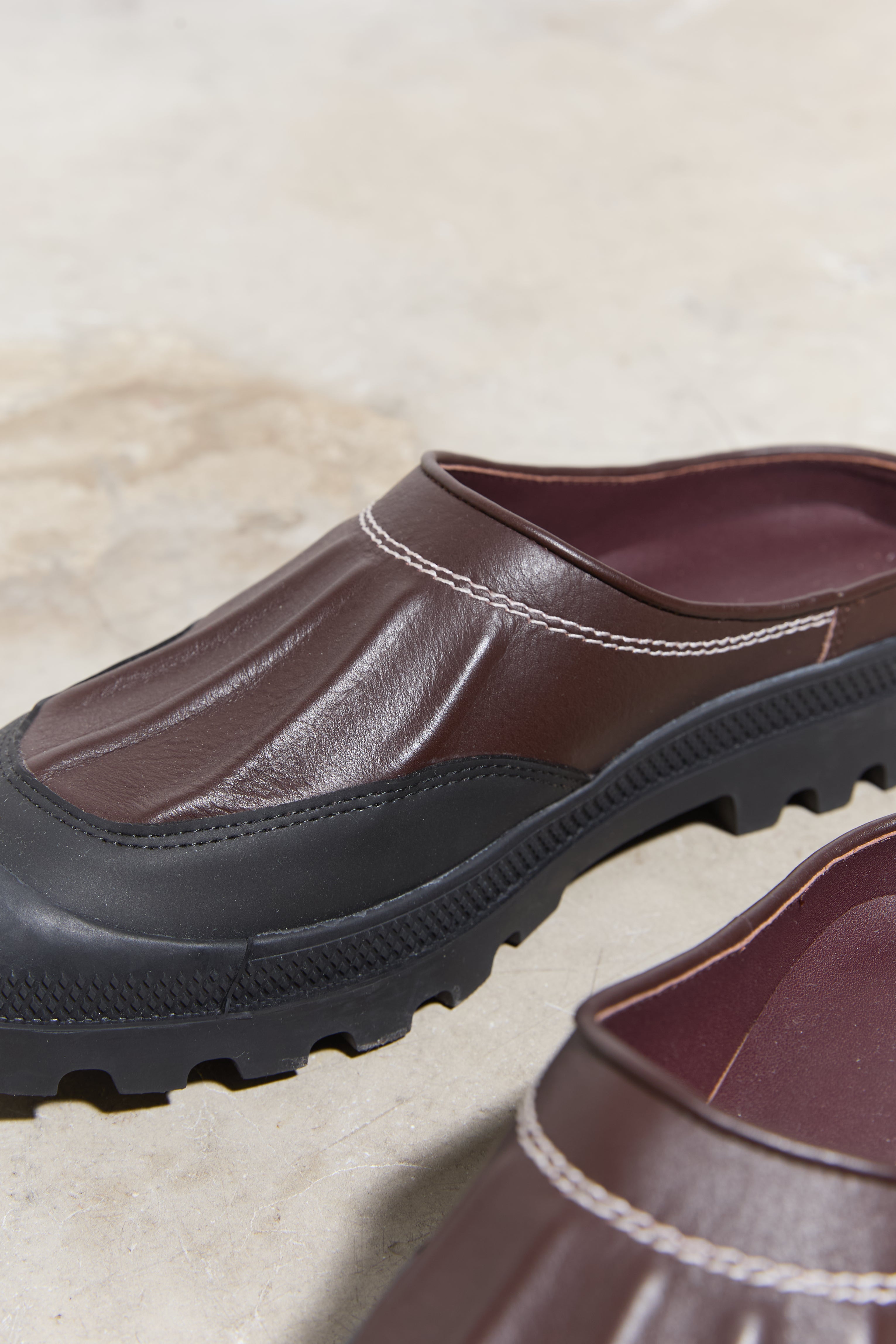 Commonplace Essentials - Gardeners Clog - Brown