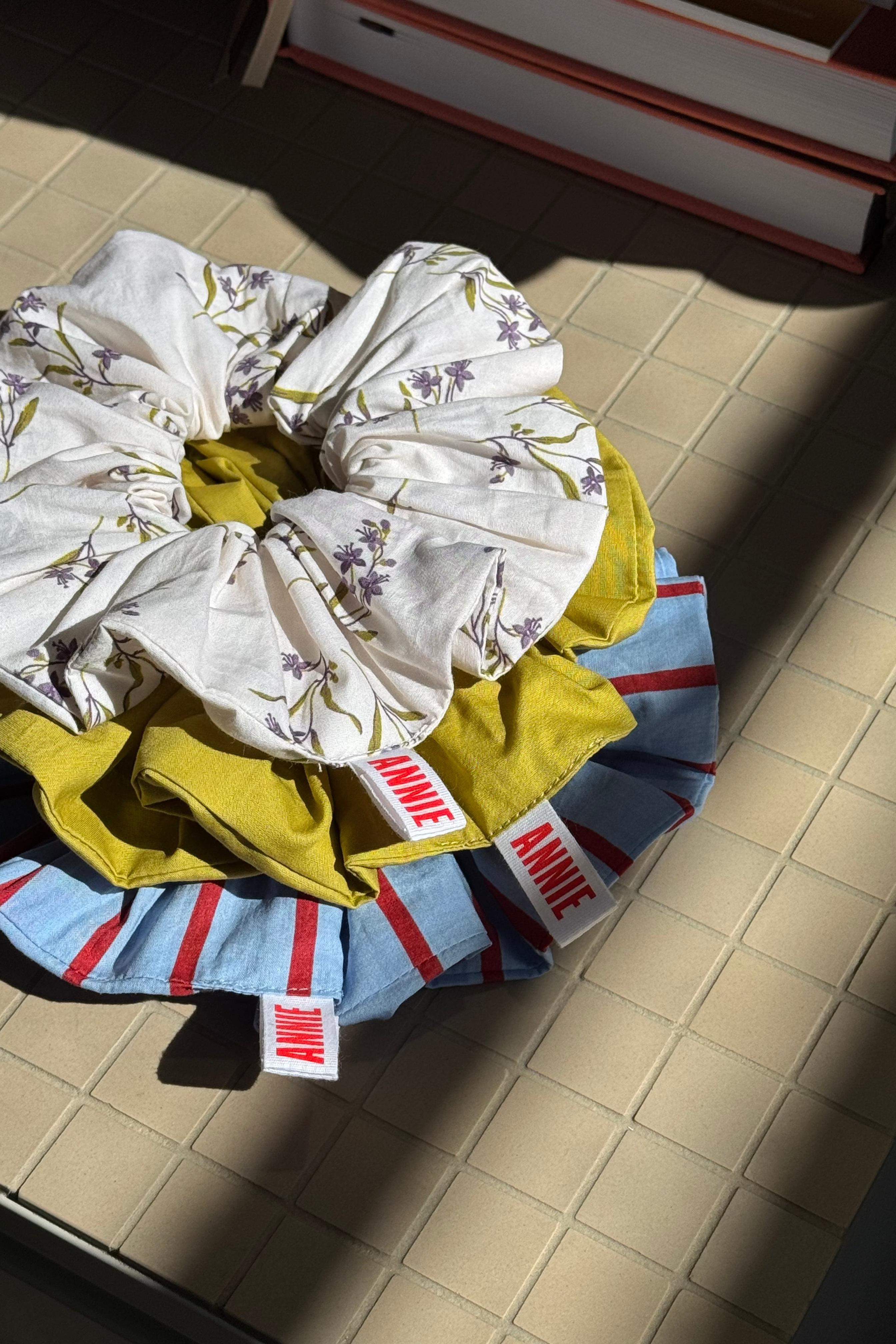 Annie - Scrunchie - Vintage Floral