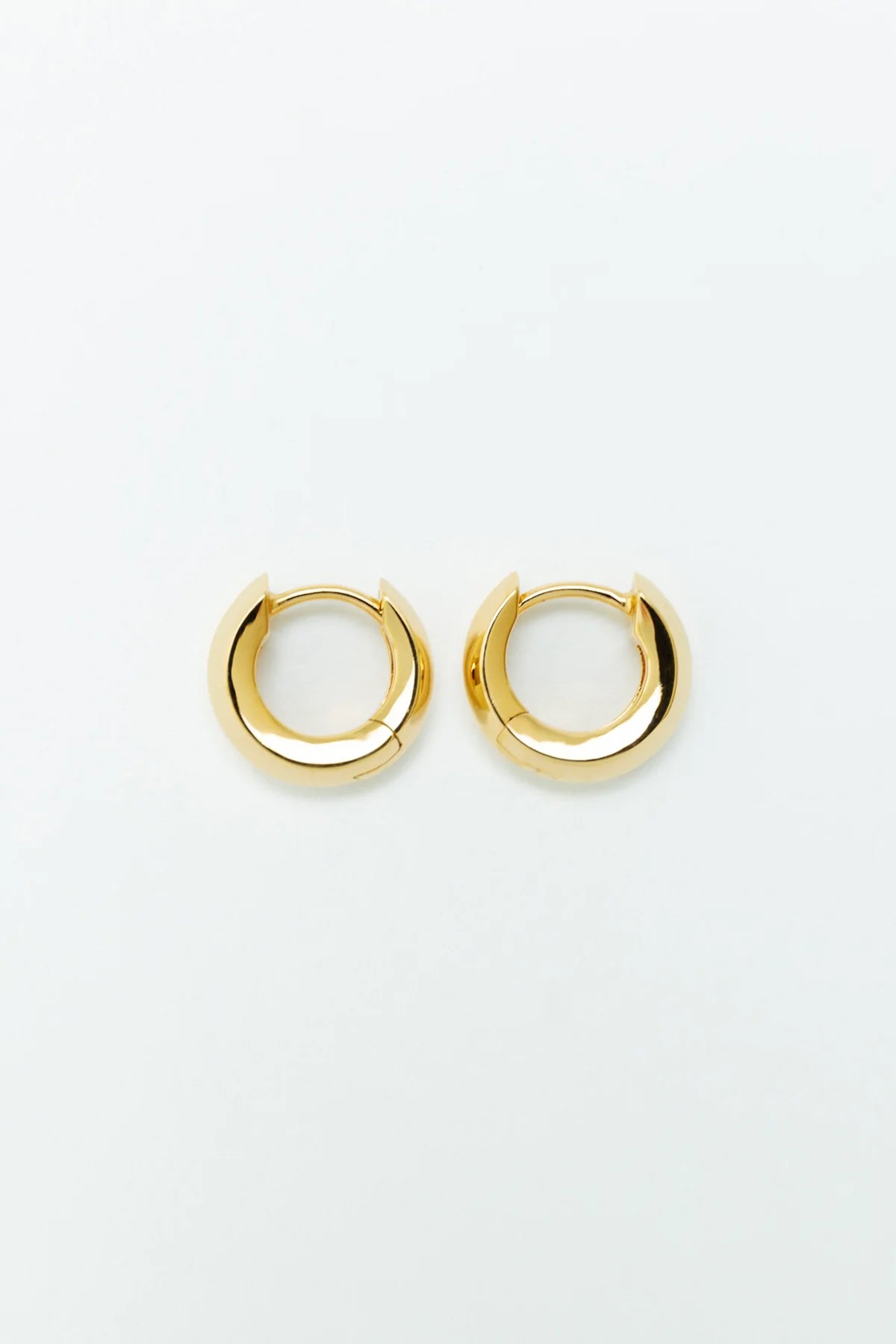 Nina Gordon - Low Beam Hoops Small - Gold