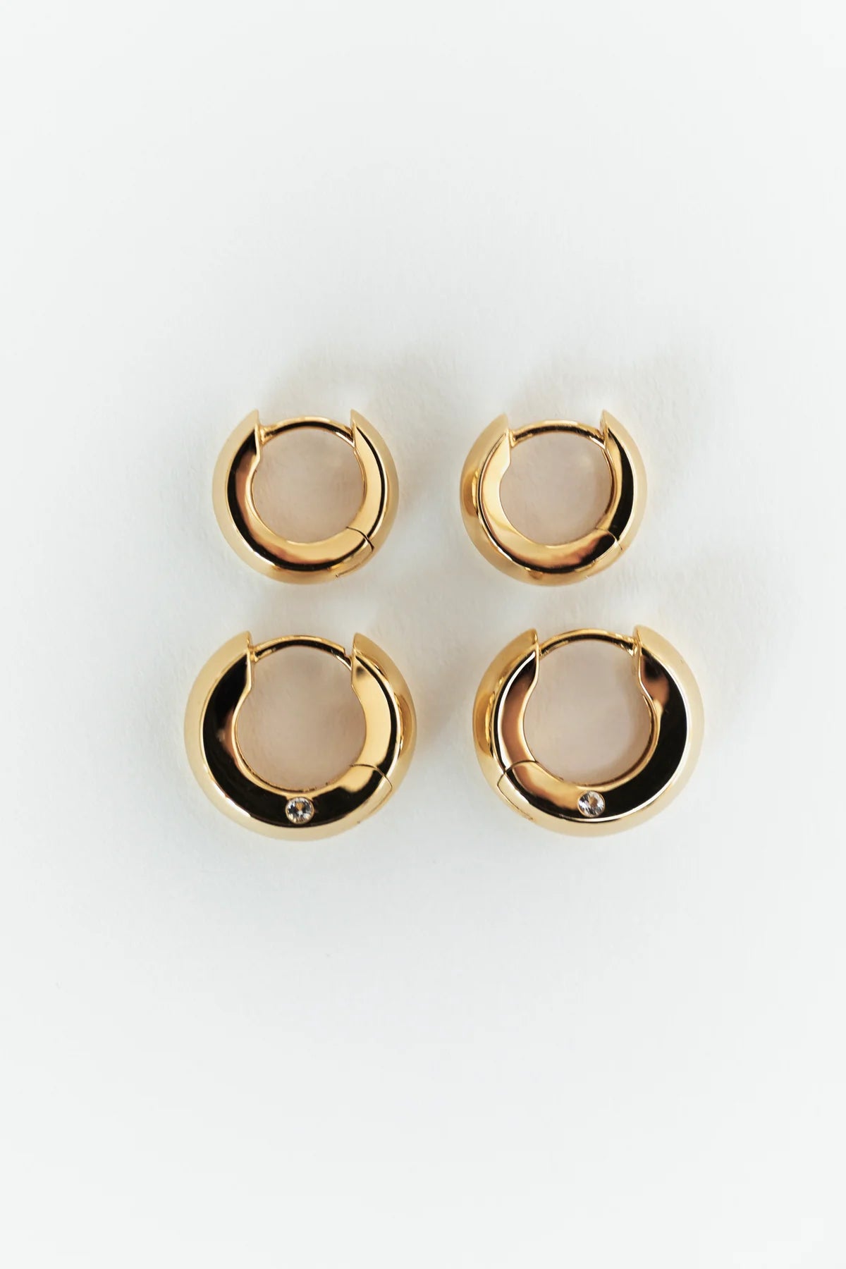 Nina Gordon - Low Beam Hoops Small - Gold