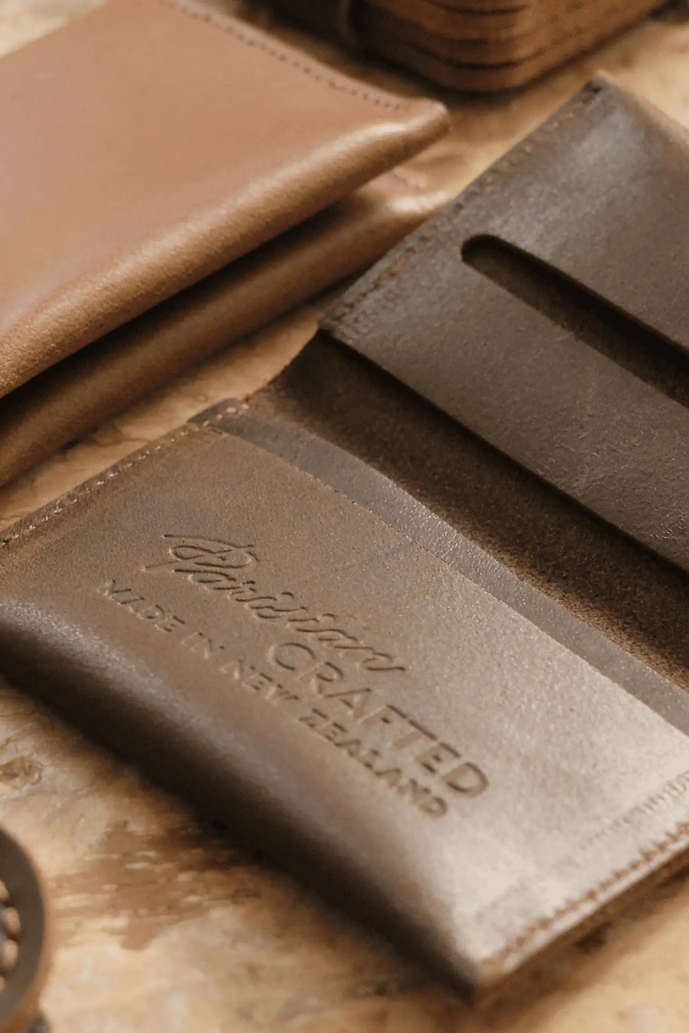 Parisian Crafted - Leather Folded Card Wallet - Brown