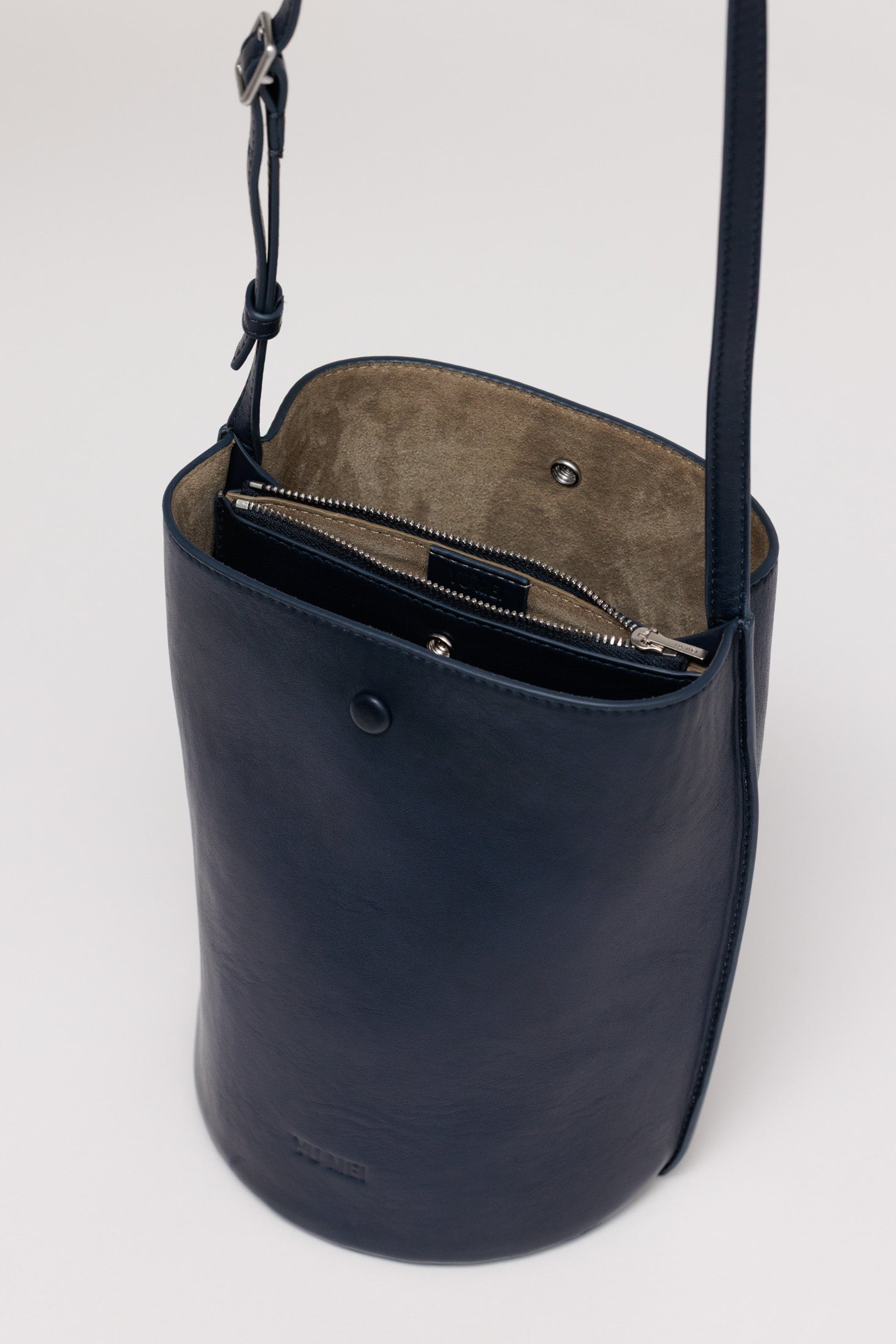 Yu Mei - Phoebe Bucket - Eclipse Lambskin