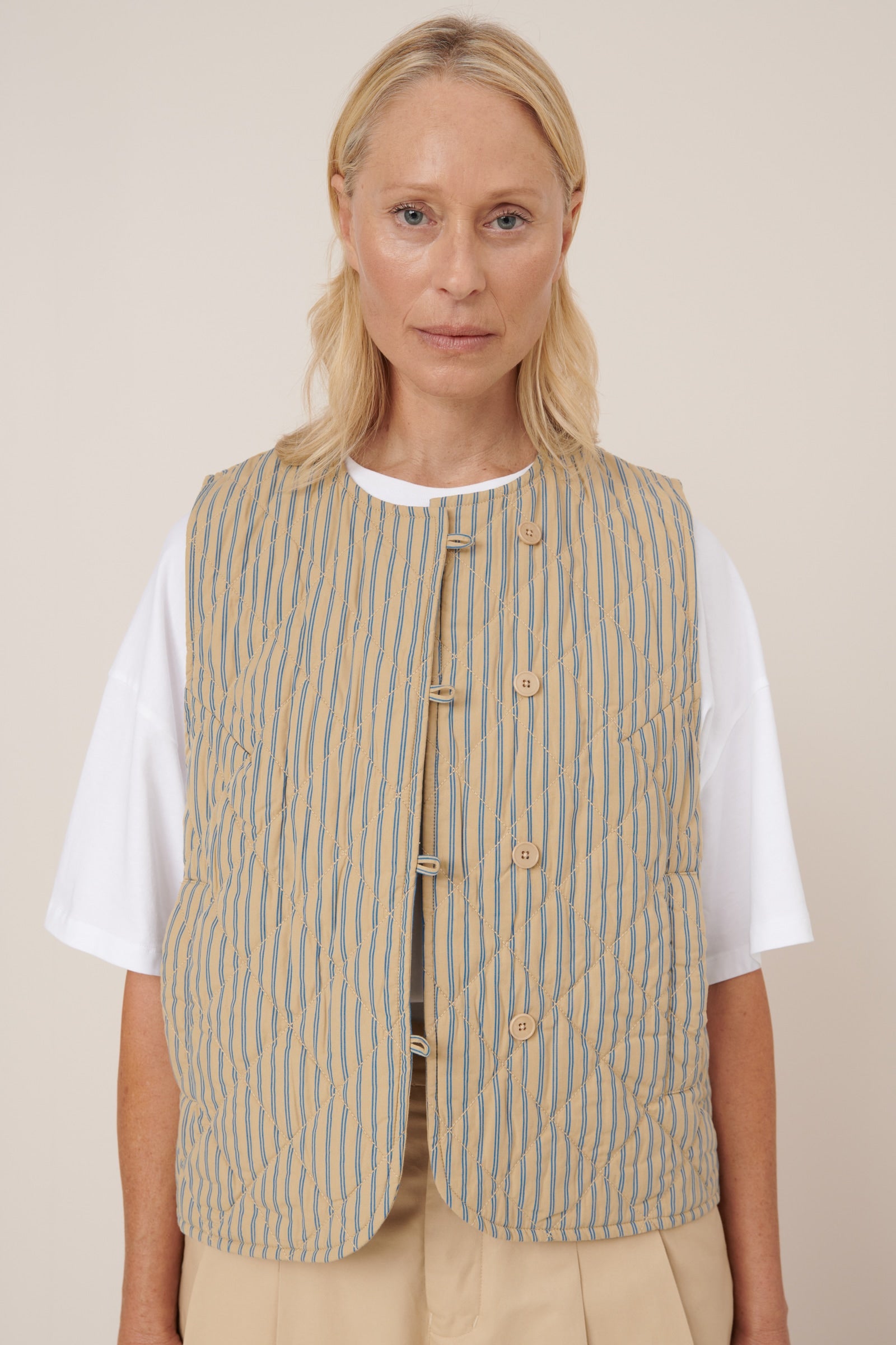 Kowtow – Axis Vest – Double Pinstripe