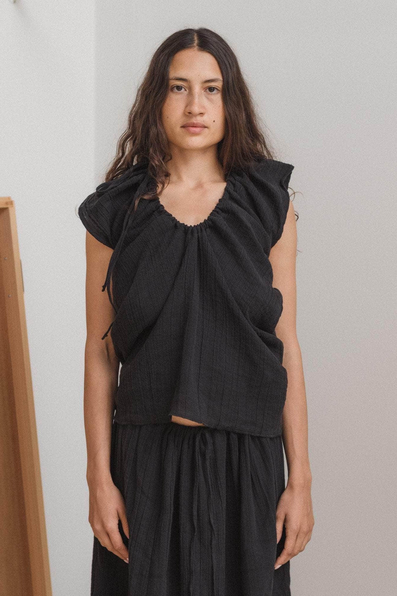 Baserange - Max Top - Crinkle Linen - Black