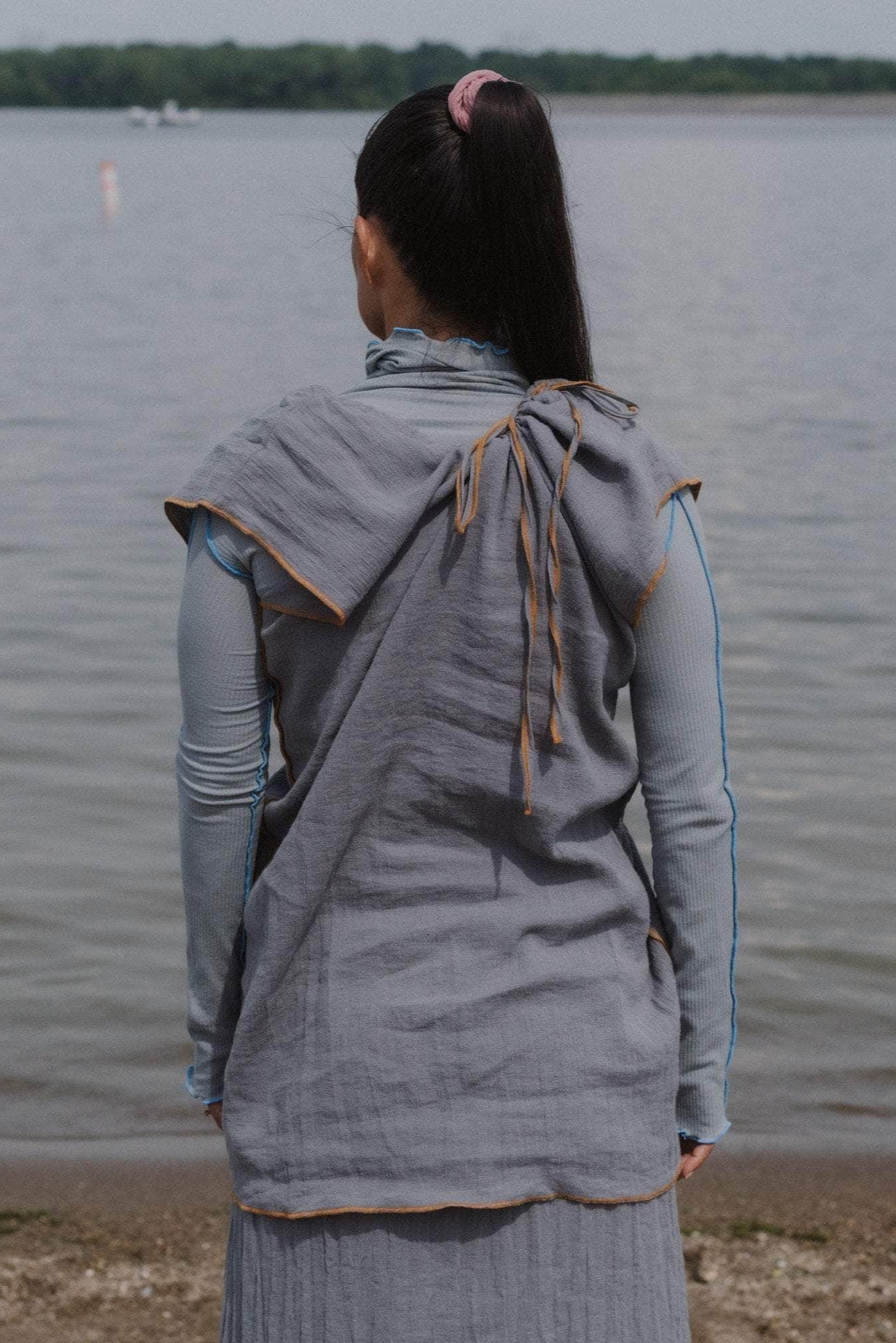 Baserange - Max Top - Crinkle Linen - Baylon Grey/Yellow