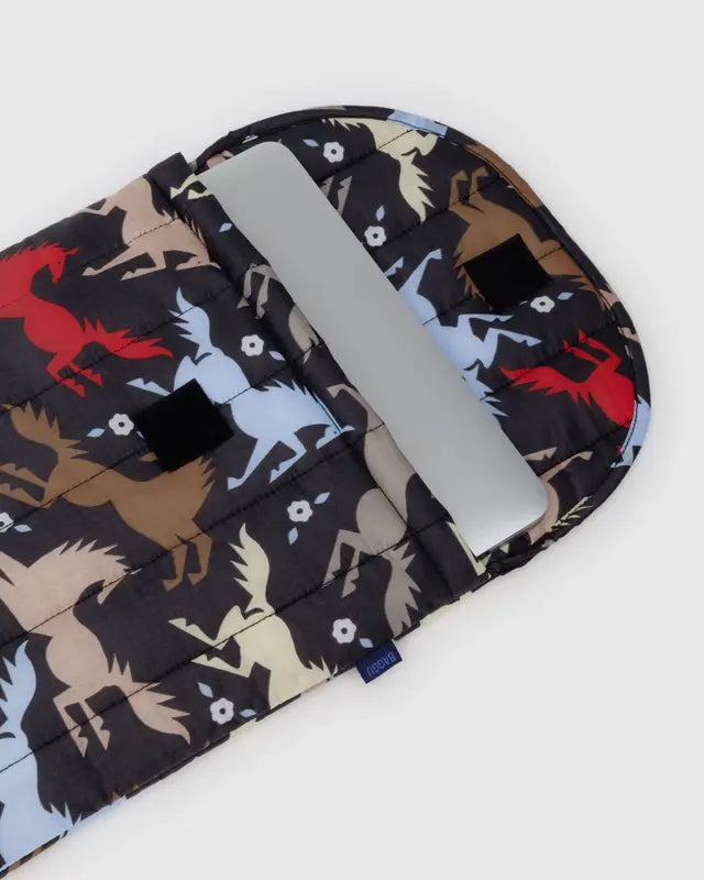 Baggu - Puffy Laptop Sleeve 16" - Horse Cut-Outs