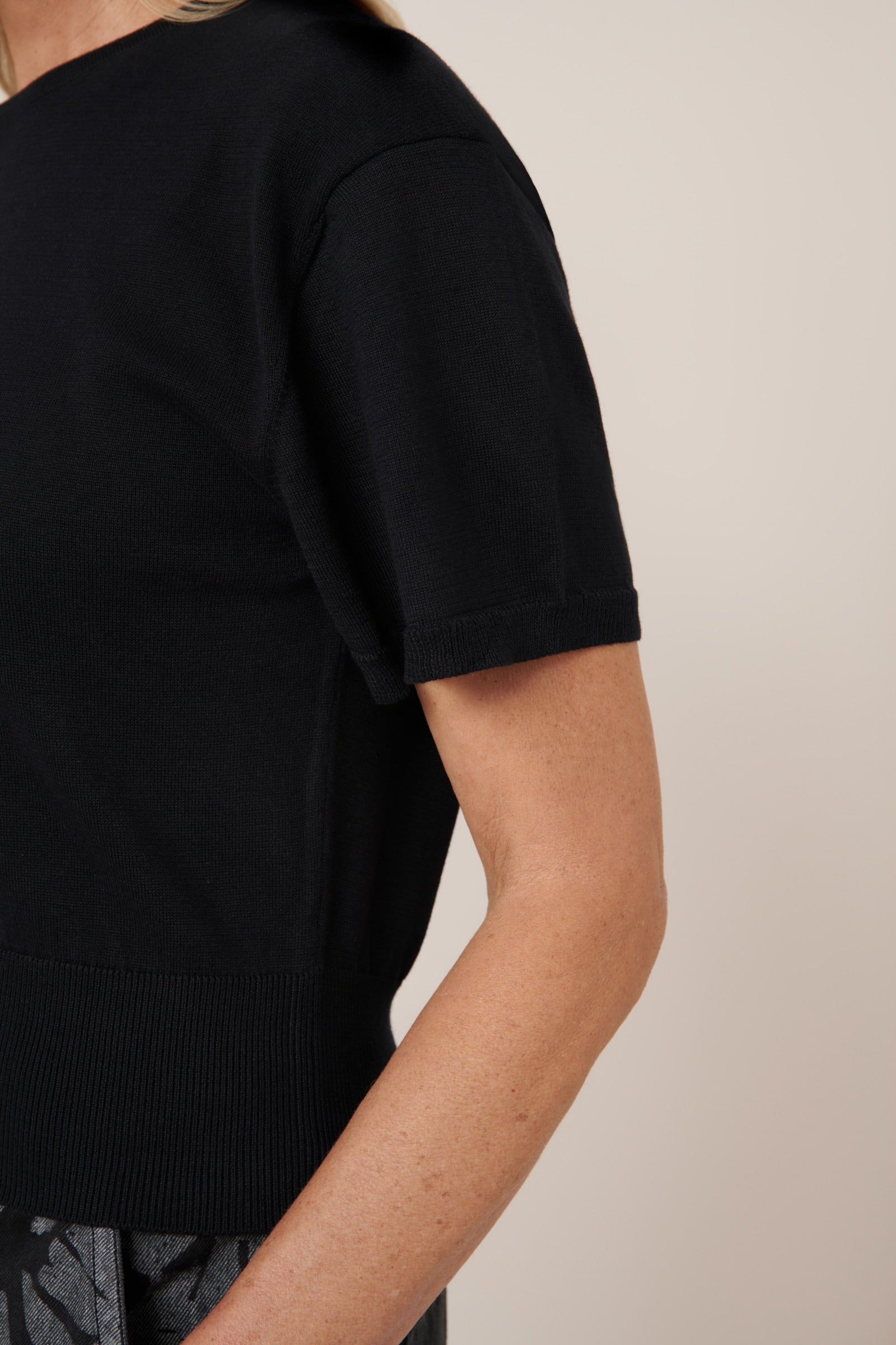 Kowtow - Silhouette Top - Black