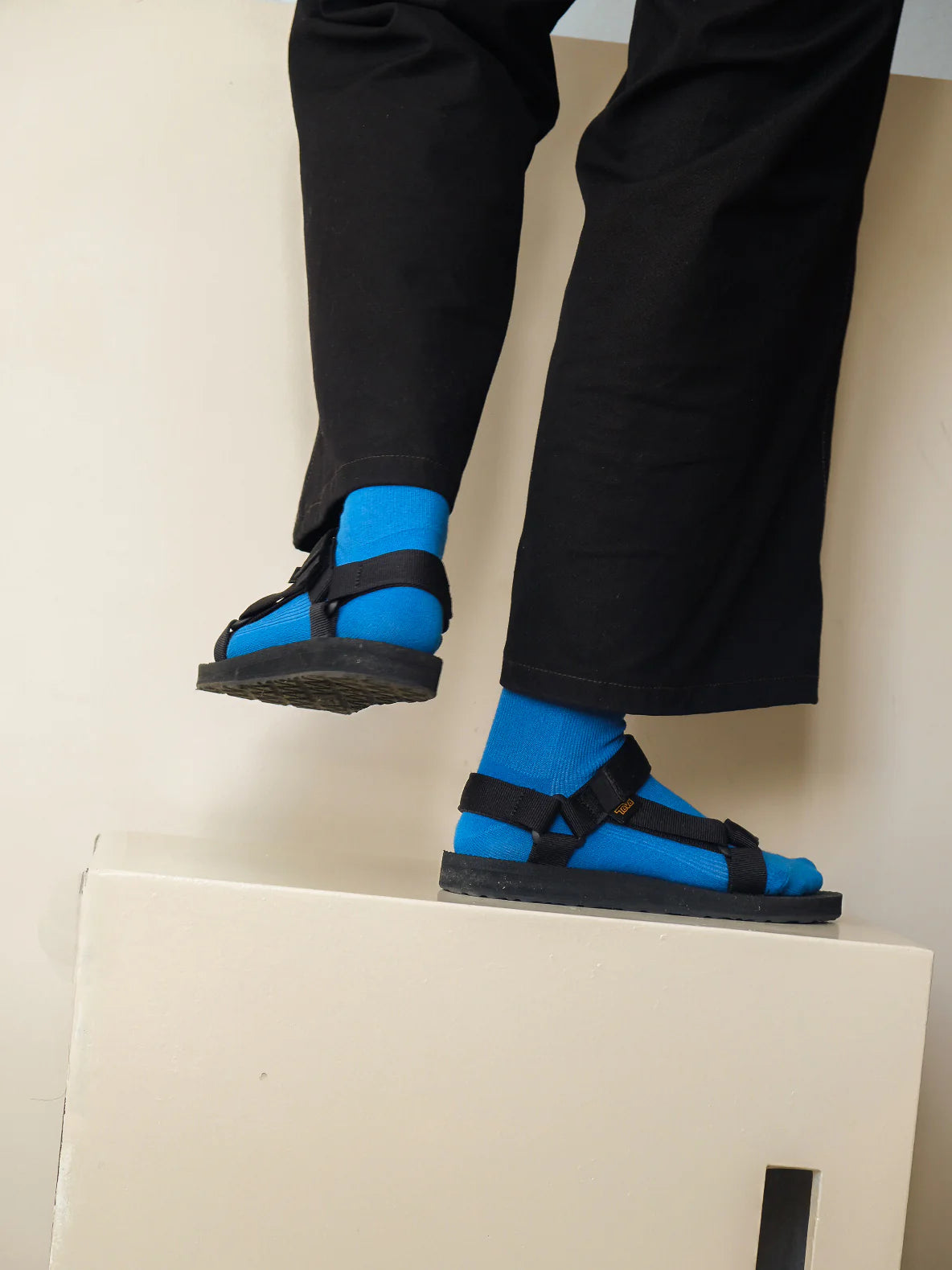 Common Garden - Fine Ribbed Cotton Socks - Classic Blue