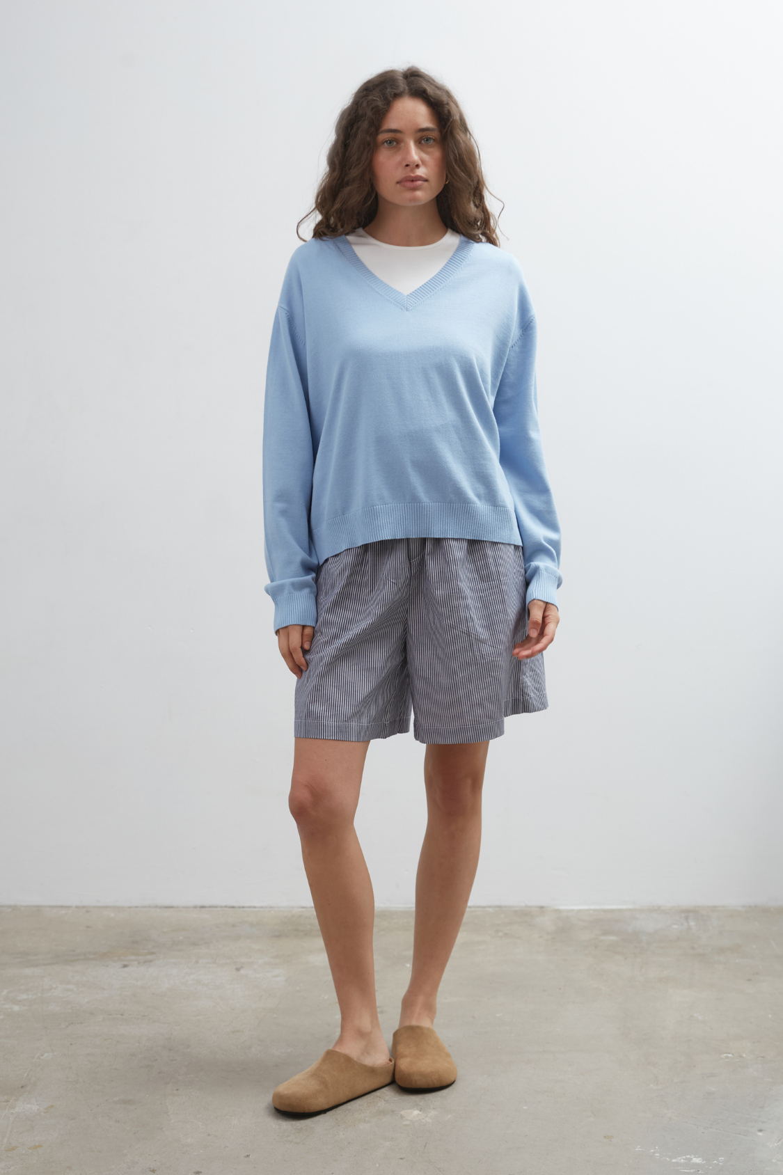 Commonplace - Studio Cotton V-Neck - Sky