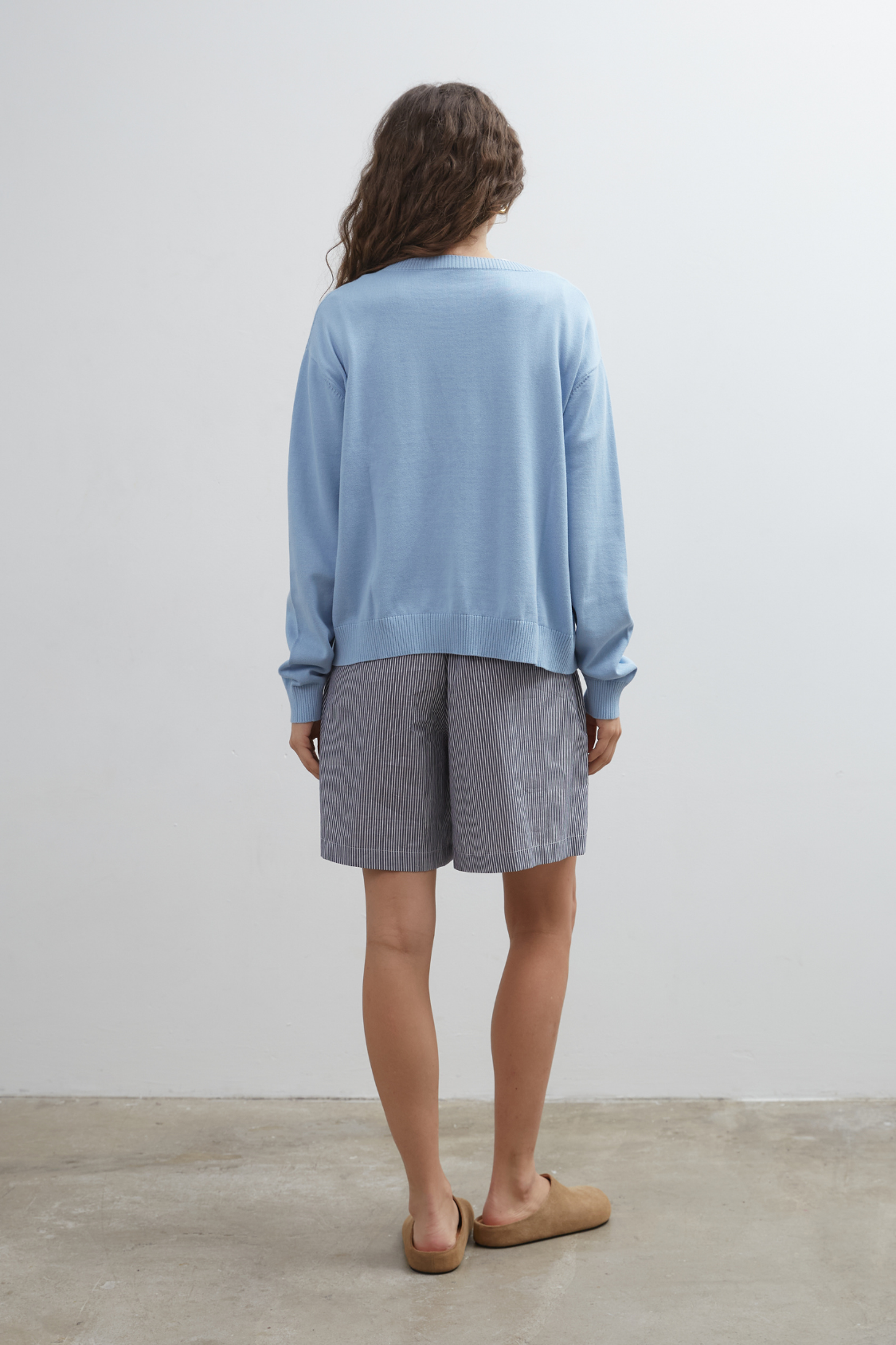 Commonplace - Studio Cotton V-Neck - Sky