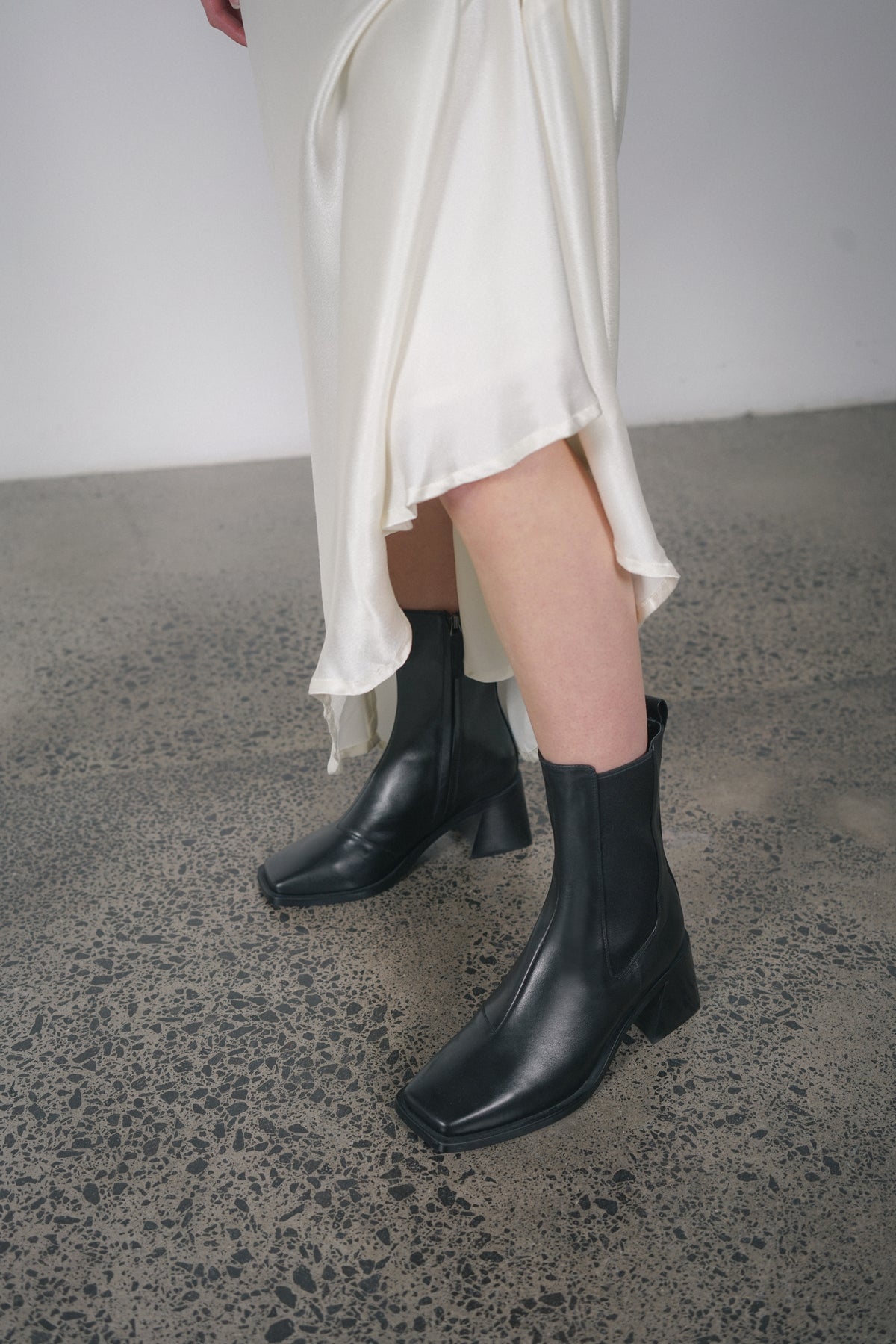 Bronwyn - Magda - Black