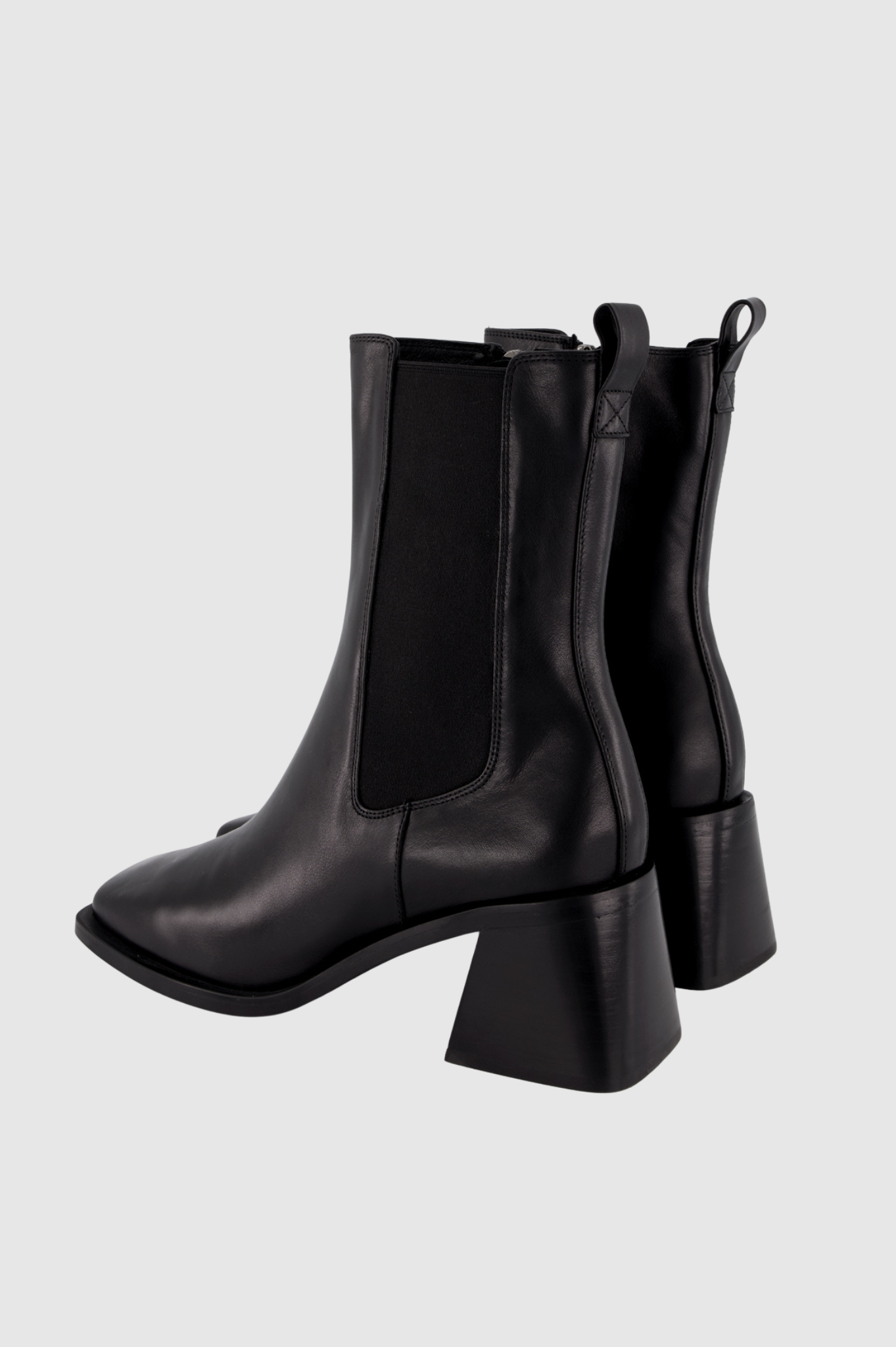 Bronwyn - Magda - Black