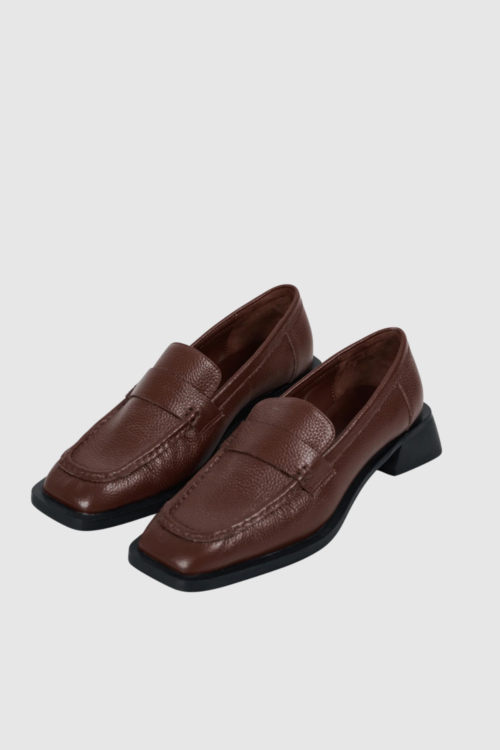 Commonplace Essentials - Chelsea Loafer - Brown