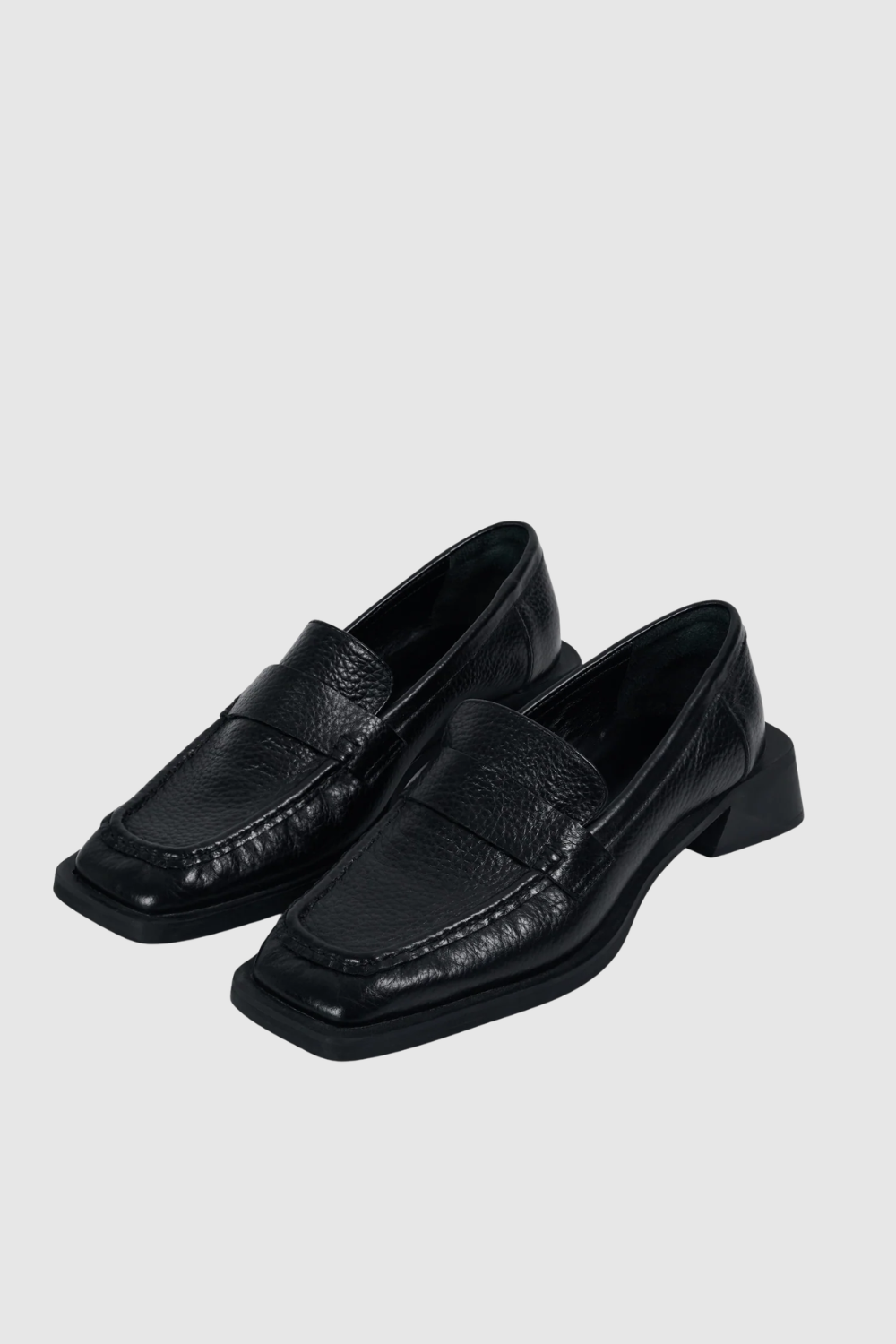 Commonplace Essentials - Chelsea Loafer - Black
