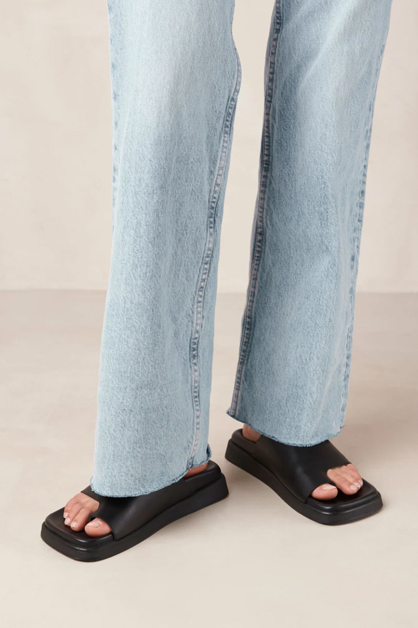 alohas buckle up tan