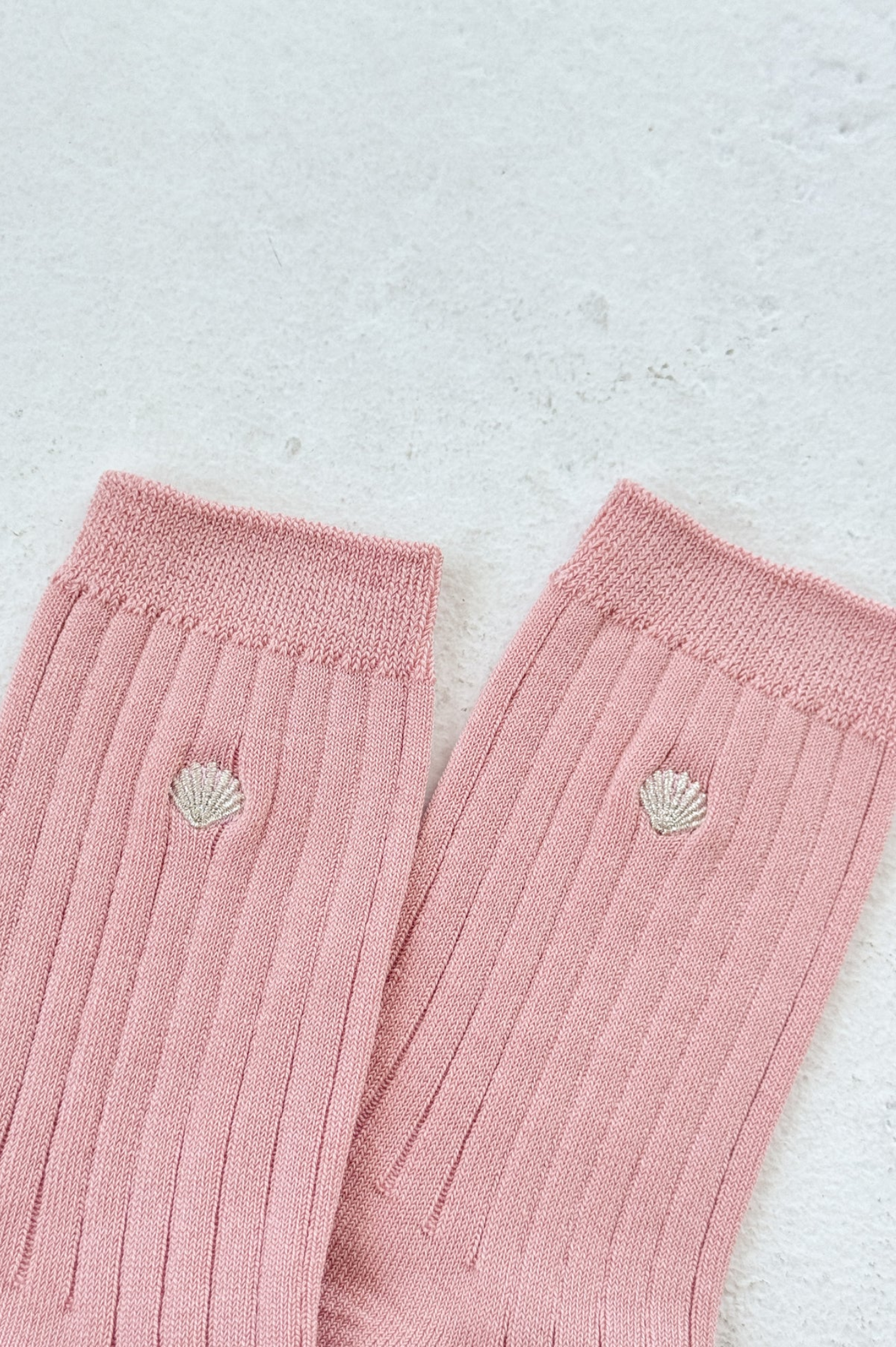 Le Bon Shoppe - Embroidered Her Socks - Pink Soda + Silver Seashell