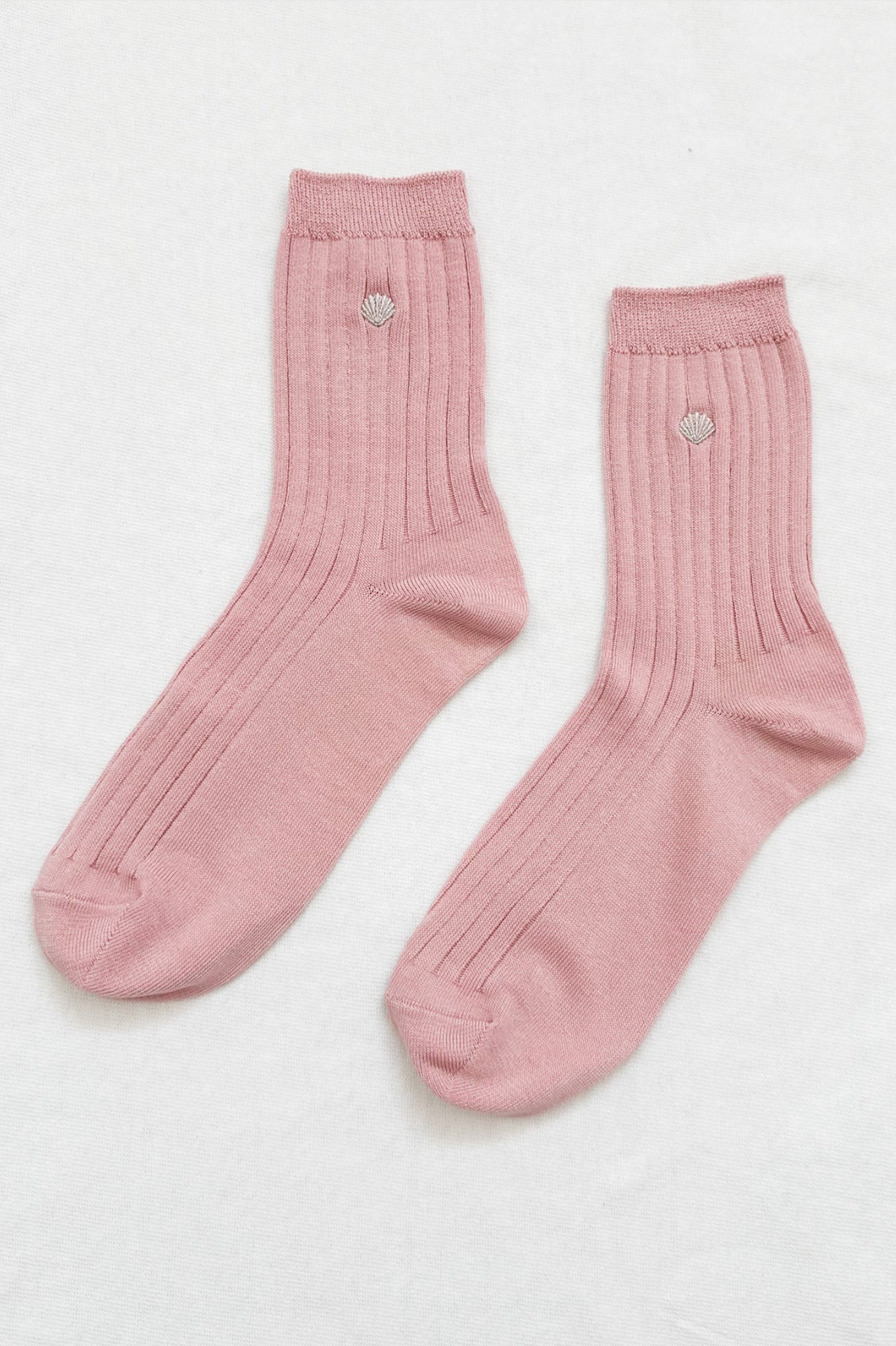 Le Bon Shoppe - Embroidered Her Socks - Pink Soda + Silver Seashell