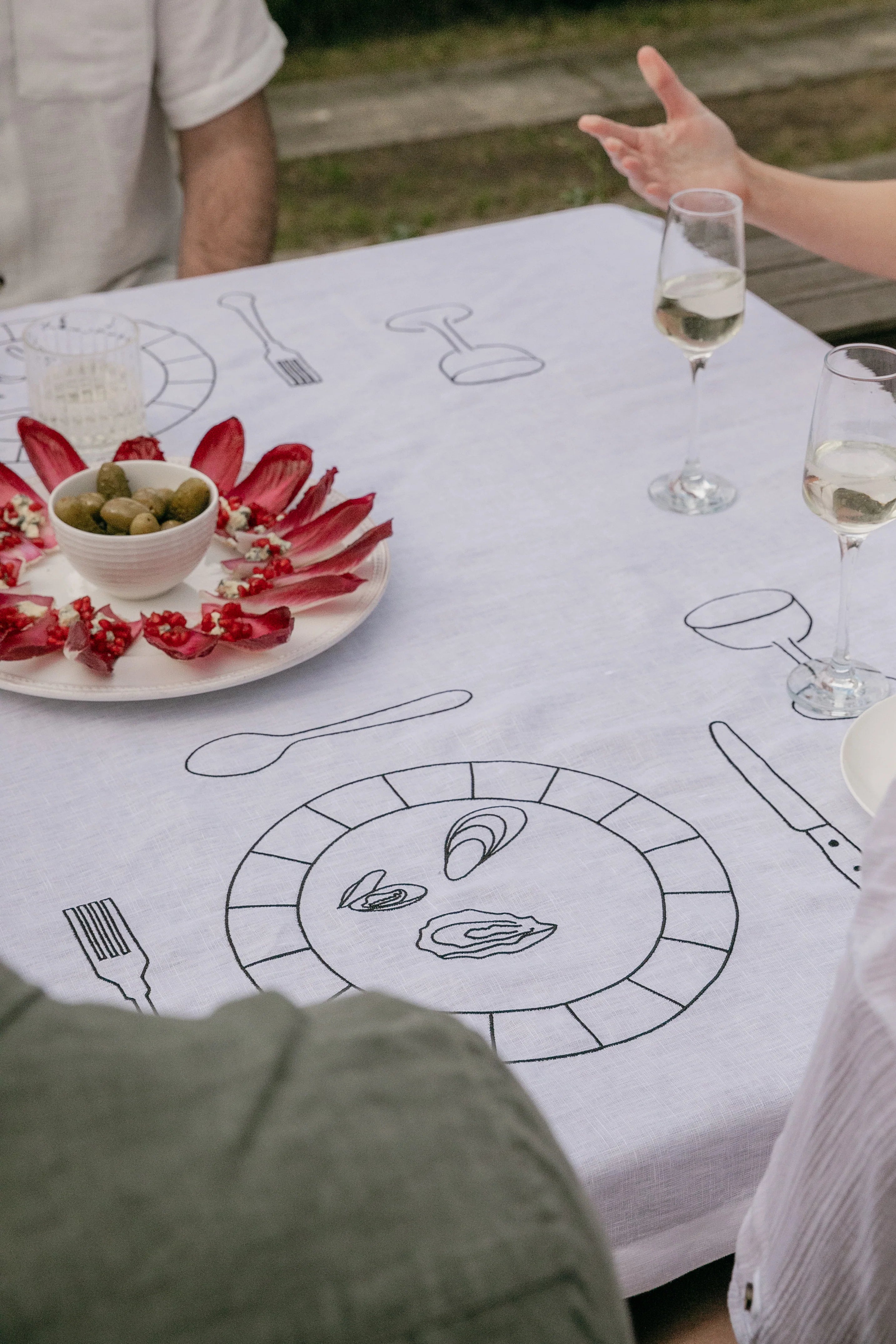 Slow Dine - 100% Linen Embroidered Tablecloth - White Soirée